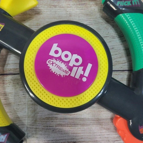 Vintage Bop It Extreme Talking Handheld Electronic Game 2002 Hasbro - Picture 4 of 6